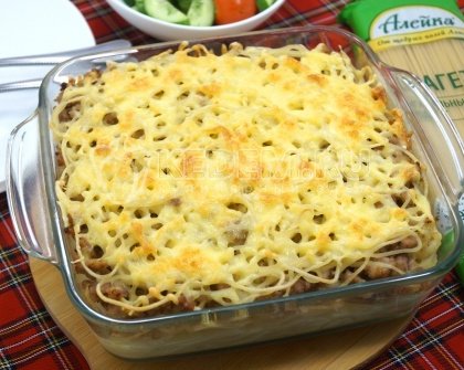 Запеканка из спагетти с фаршем и сыром