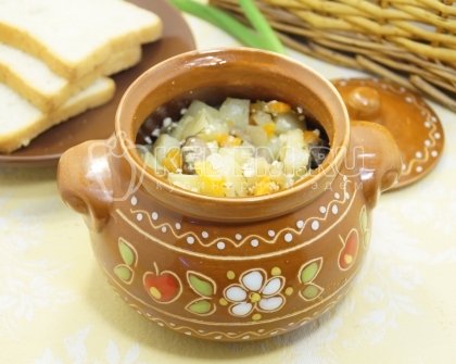 Картошка с грибами в горшочке