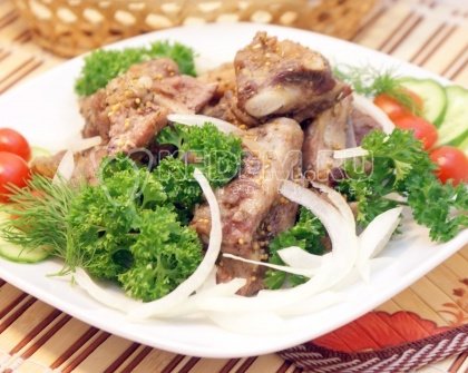 Запеченные рёбрышки с розмарином и горчицей